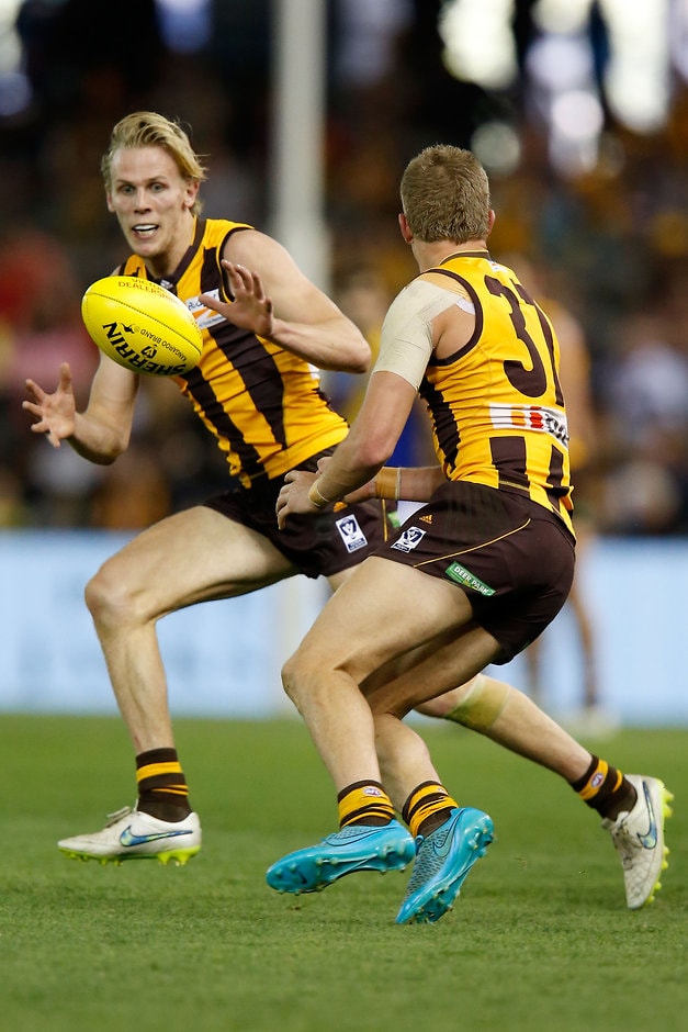 2015 VFL Grand Final - Williamstown v Box Hill MELBOURNE, AUSTRALIA - SEPTEMBER 27: Jed Anderson of Box Hill handballs to team mate Will Langford during the 2015 VFL Grand Final match between the Williamstown Seagulls and the Box Hill Hawks at Etihad Stadium, Melbourne, Australia on September 27, 2015. (Photo by Darrian Traynor/AFL Media)